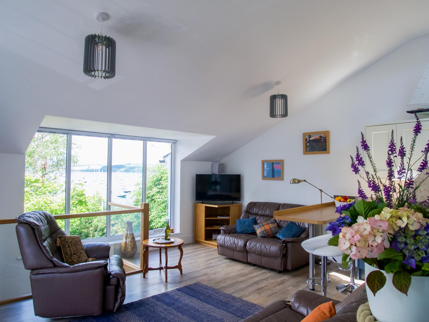 The Locker Living Room with Sea Views of Mylor Yacht Harbour