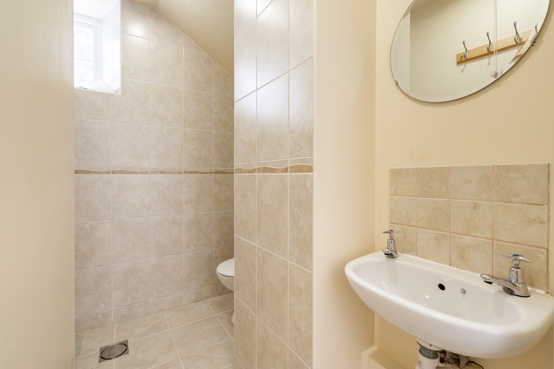 Gardeners Cottage Downstairs Bathroom