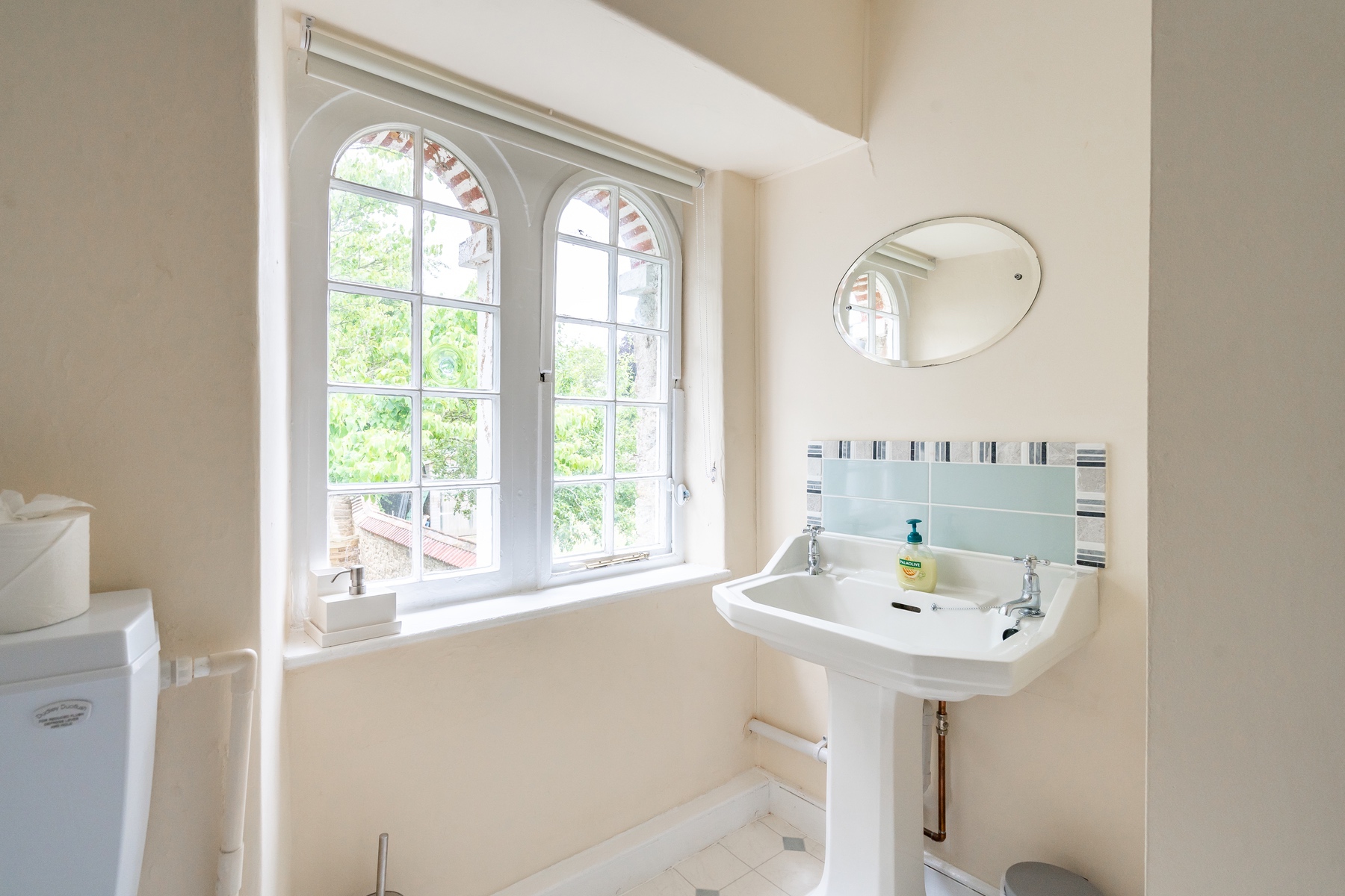 Gardeners Cottage Upstairs Bathroom 2